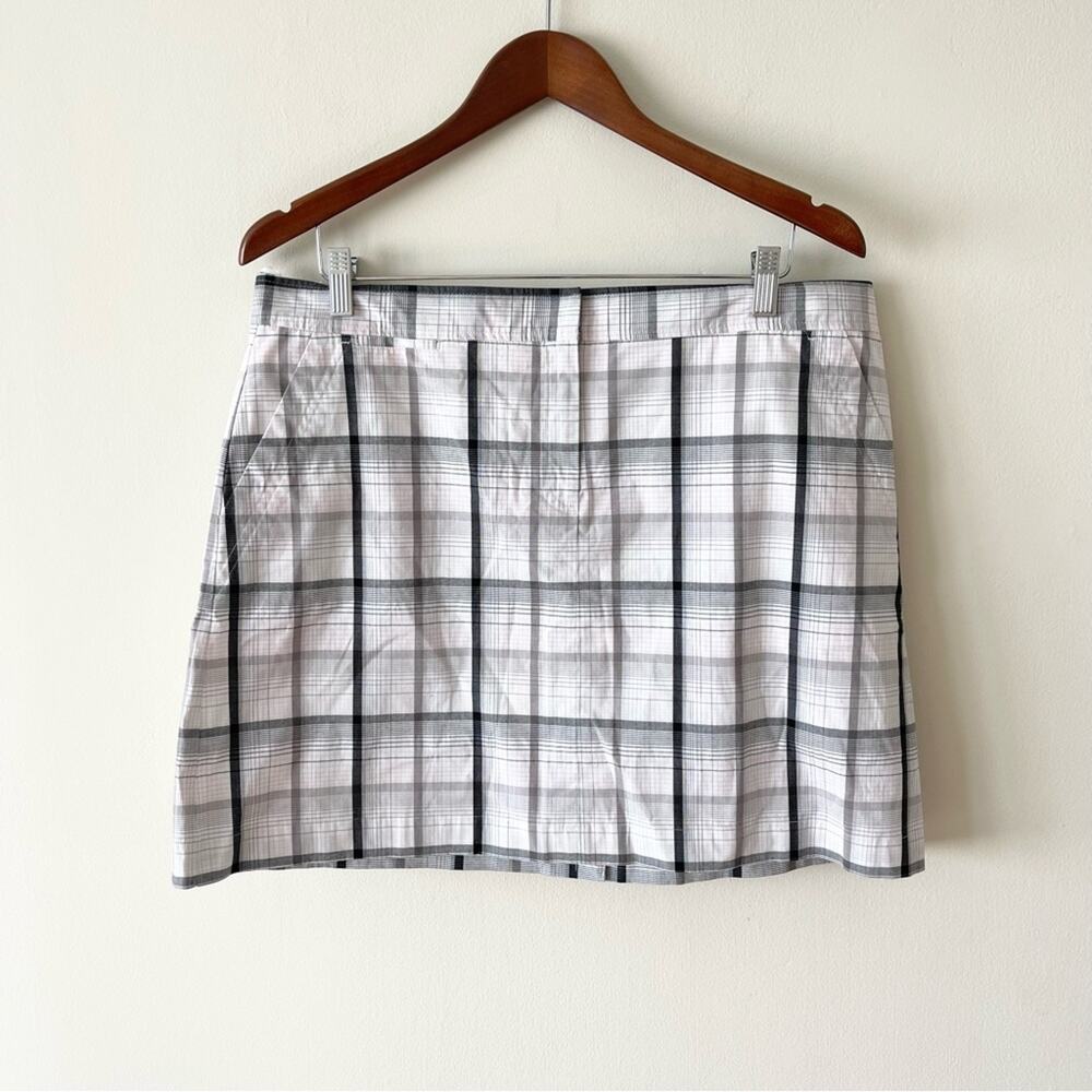 Izod Golf Skort Athletic Skirt Plaid Woman size 14 white gray